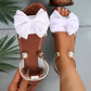 Elegante Sandalen mit Knöchelriemen und Perlen.