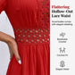 Schickes Kleid mit V-Ausschnitt und Spitzenausschnitten